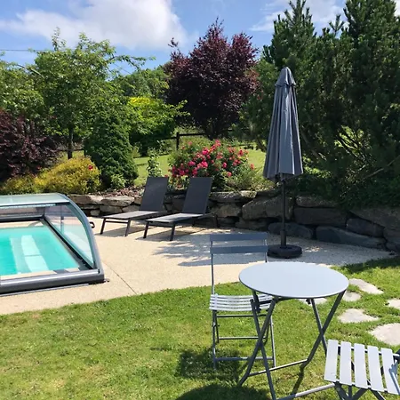 Le Pin Bleu Les Pierres Du Chomeil Rosieres (Haute-Loire)